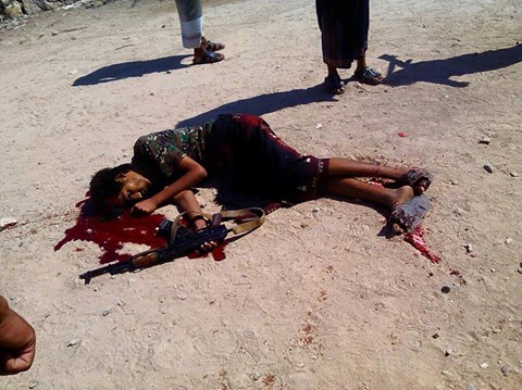 صورة قتيل من بين 10 في هجوم لمسلحين حوثيين على معسكر القوات الخاصة بمنطقة الصباحة غرب صنعاء 