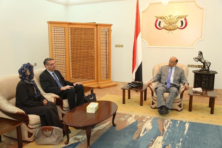 السفير الفرنسي: مع شرعية الرئيس هادي والمبادرة الخليجية ومخرجات الحوار الحل الوحيد