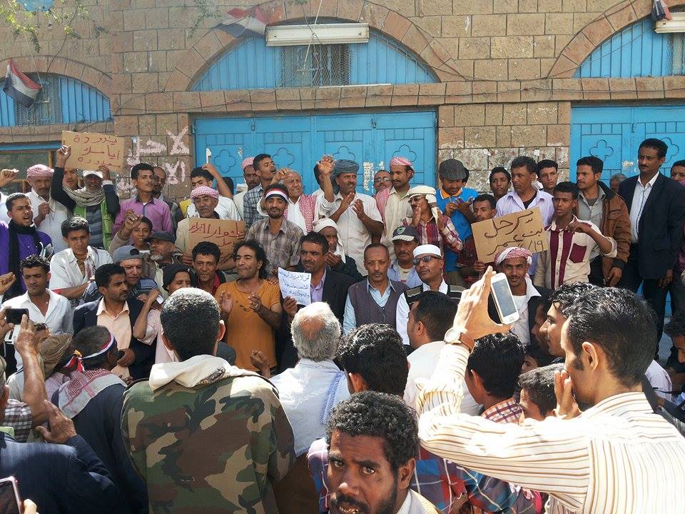 شباب تعز يطالبون المجتمع الدولي إعلان عبدالملك الحوثي مجرم حرب