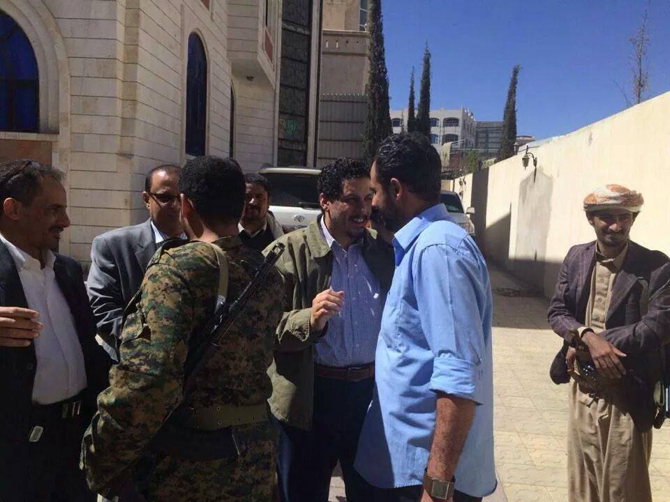 الحوثيون يفرجون عن مرافقي بن مبارك الستة بعد 12 يوما على اختطافهم