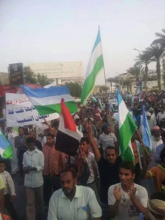 مسيرة في الحديدة طالبت بخروج مسلحي الحوثي من المدينة وإطلاق المعتقلين