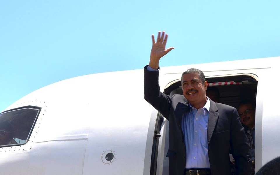 رئيس الوزراء المستقيل خالد بحاح يغادر اليمن متوجهاً إلى أمريكا