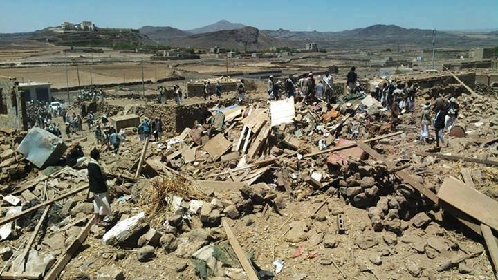 الحوثيون يفجرون منزل شيخ بأرحب ويختطفون 7 مدرسين وطالبين 