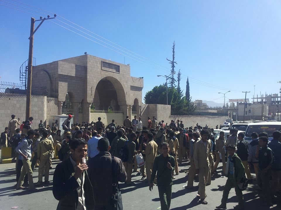 طلاب مدرسة بصنعاء ينتفضون ردا على محاولة الحوثيين إجبارهم الاحتفال بالمولد بالقوة