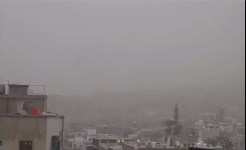 مركز الأرصاد يحذر من موجة غبار تغطي أجواء العديد من المدن اليمنية 